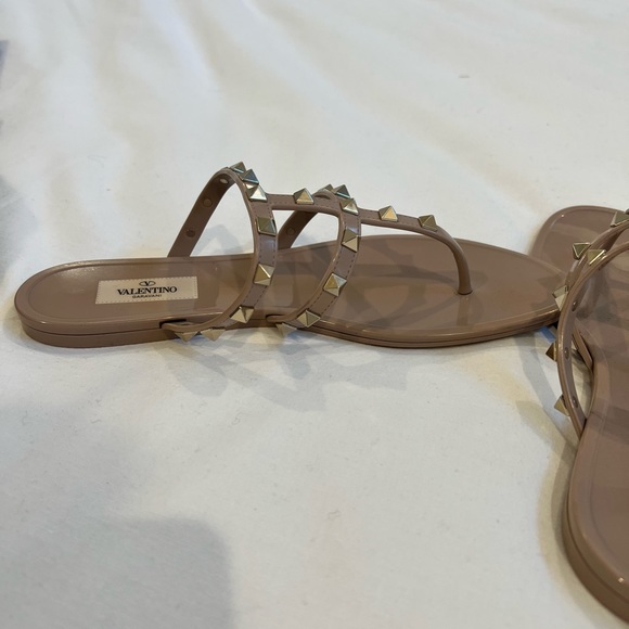 ROCKSTUD FLAT RUBBER SANDAL. - Picture 3 of 4